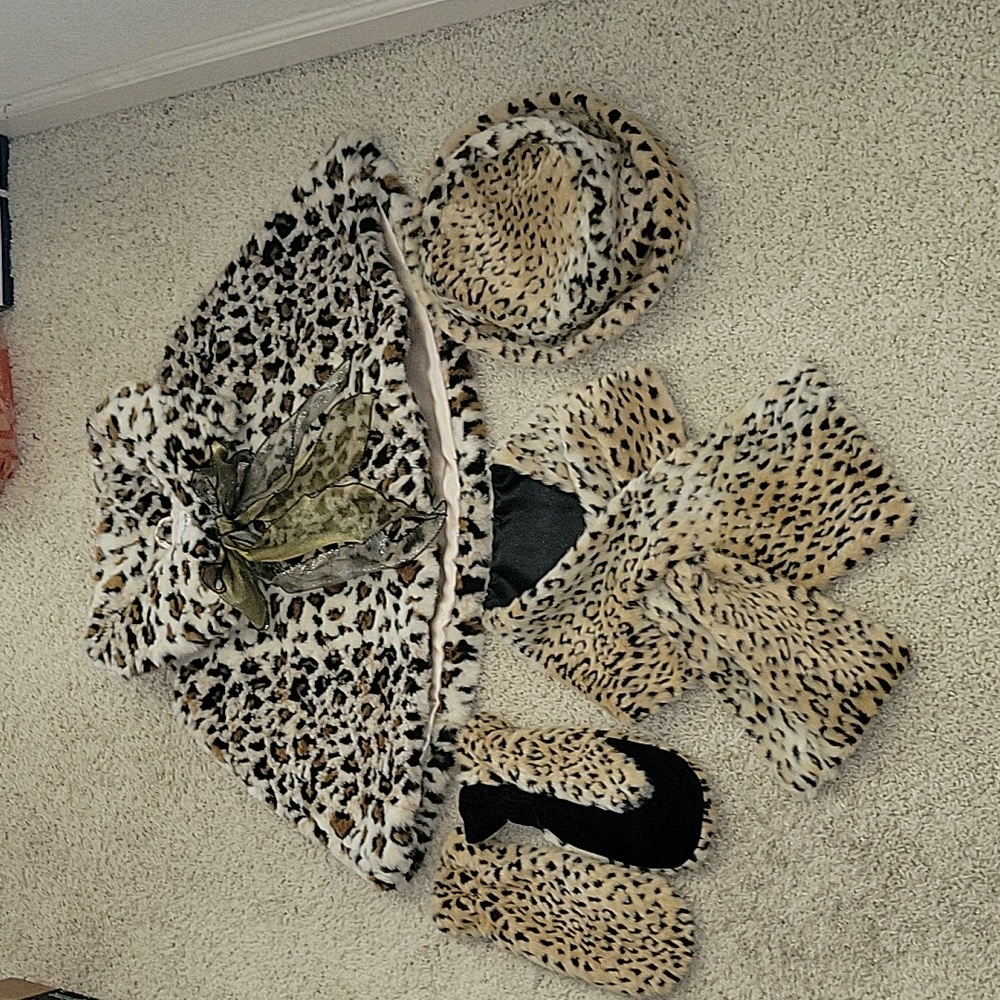 Winter Leopard Set, hat, gloves, scarf and shawl
